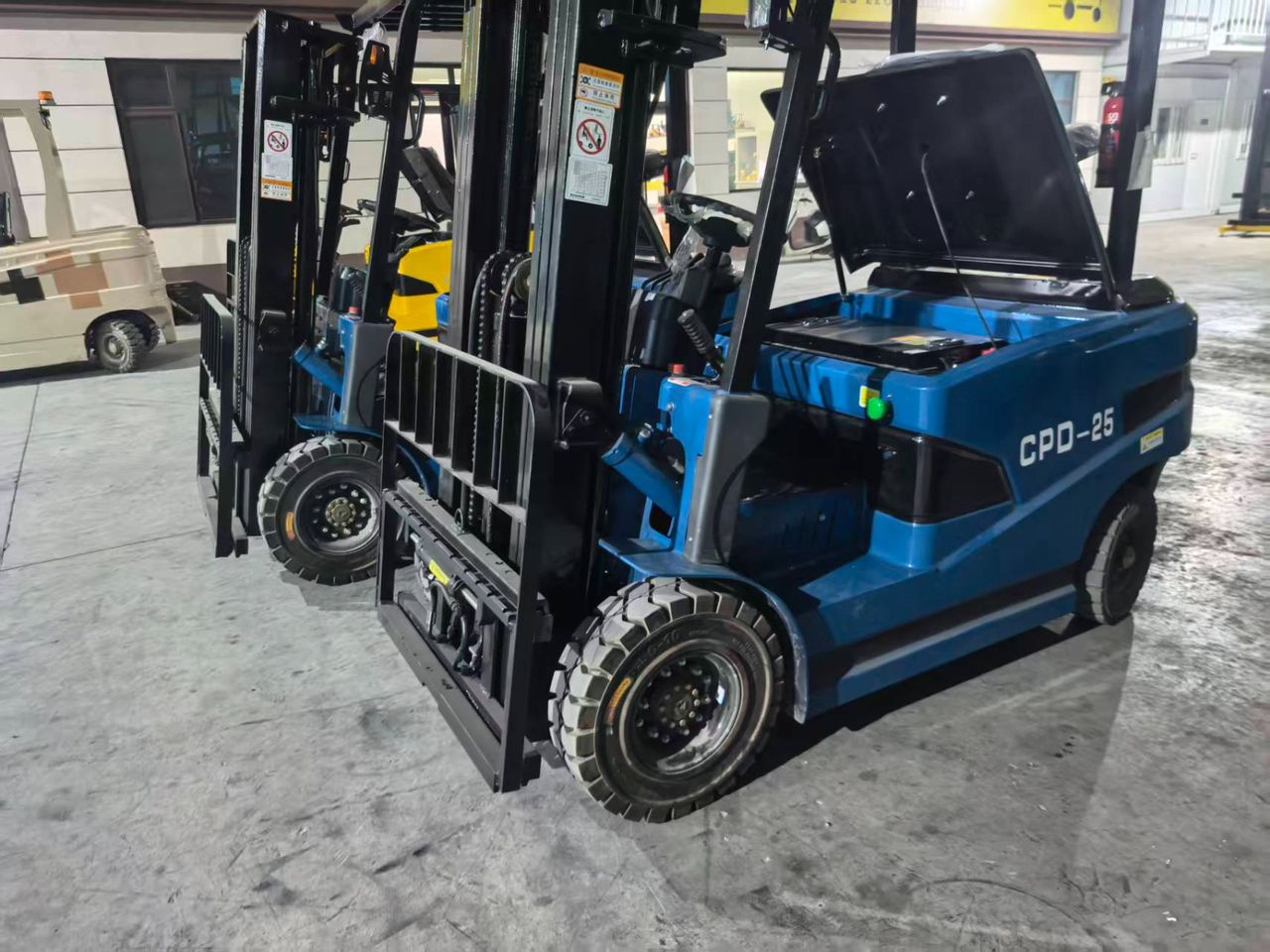 Autoelevador ARZT CPD-25 azul